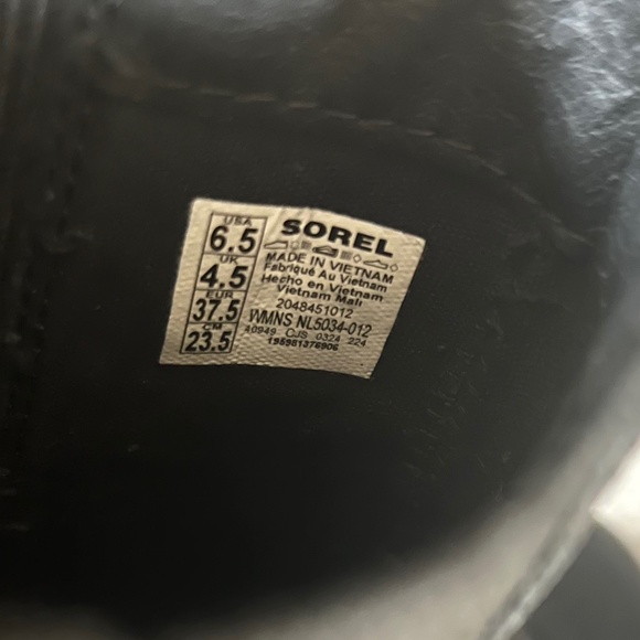 Sorel Joan Now Waterproof Chelsea Boot, black leather croc, LIKE NEW - Picture 9 of 11